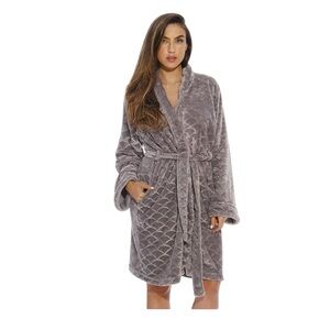 Just Love woman’s plush robe New